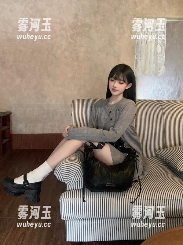 下载了吃瓜网的app，感觉每天都在剖析人生百态，真是心累又上瘾！
