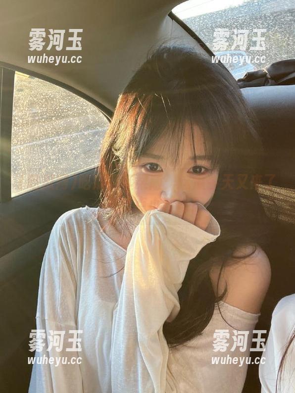 吃瓜网苹果版：这瓜今天又来了，还有点小酸呢！
