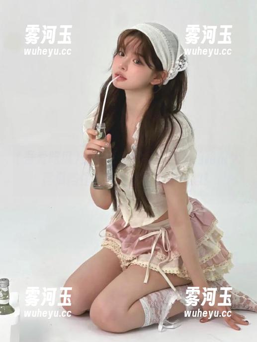 登录吾爱吃瓜，回家的路被大黄瓜挡住，真想把它推到一边！
