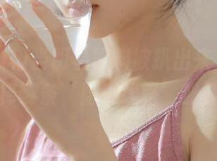 当明星黑料被扒出来，他们会选择哪条‘隐形线路’躲开？