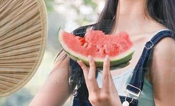 998.su黑料吃瓜网，首页那堆八卦简直让我脑补出无数场戏，感觉自己已经快变成剧情里的配角了。