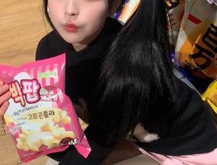 下载黑瓜吃料，边吃瓜边冒泡，有点暧昧的乐趣哟～